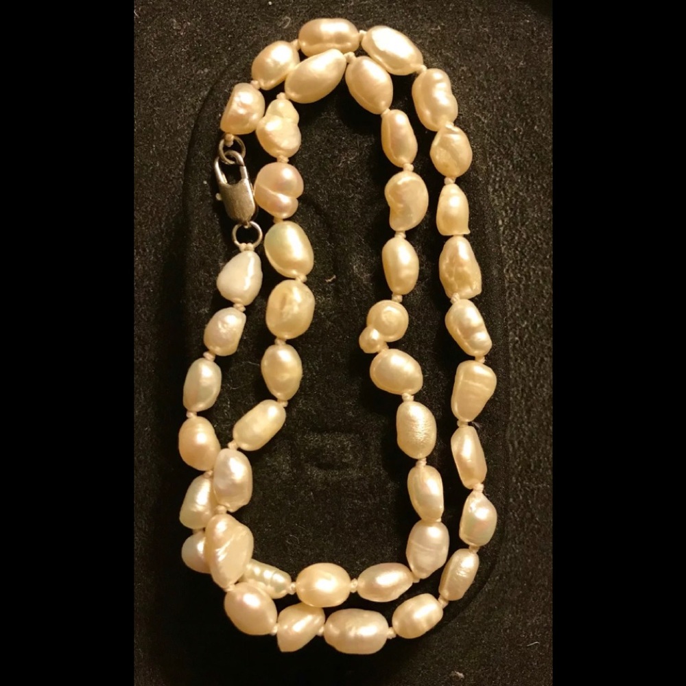 Gorgeous 17” natural pearl necklace